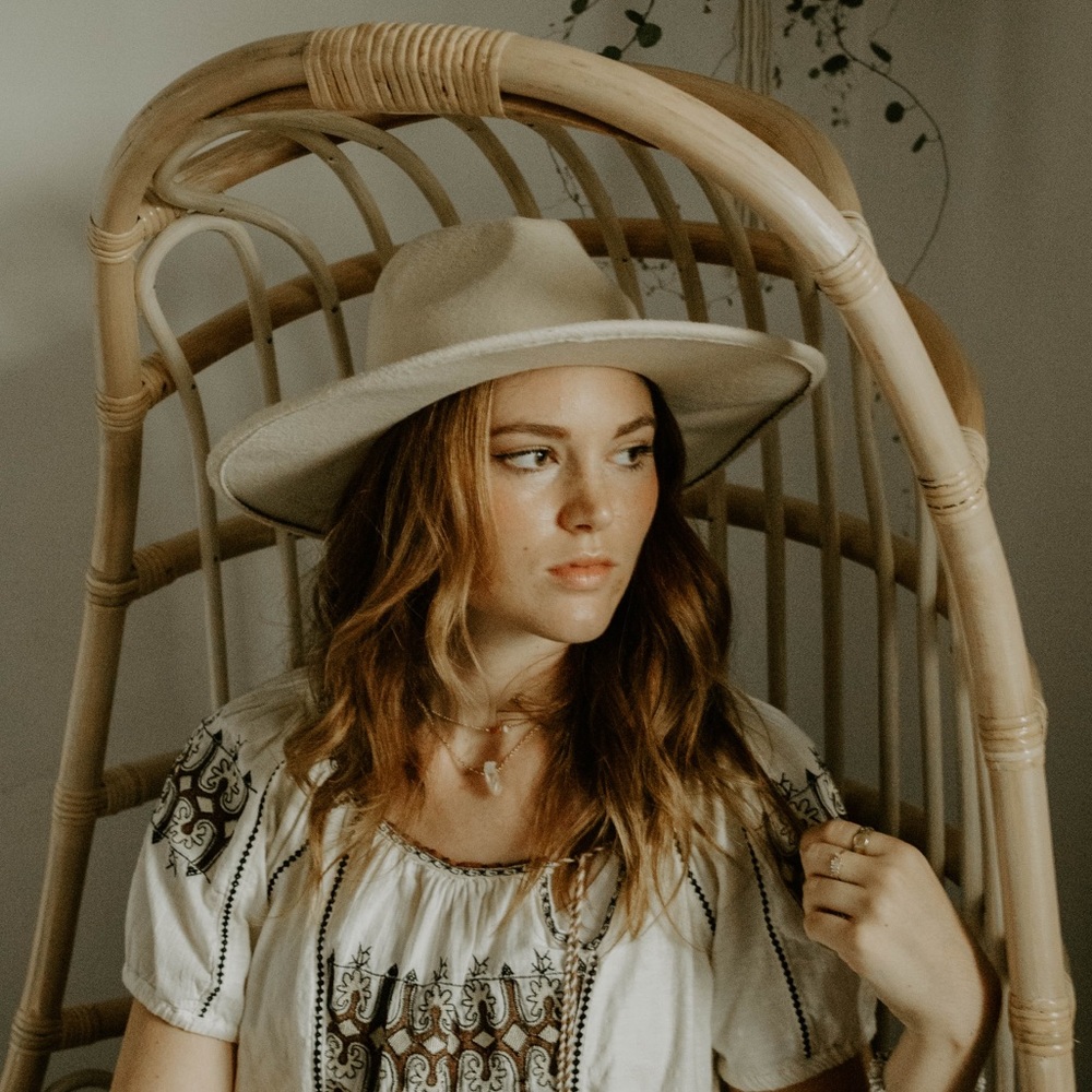 Meet your Posher, Mia